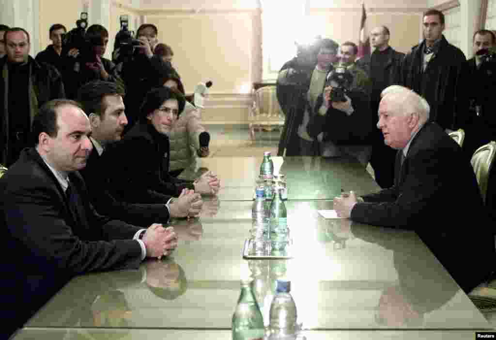 Mikheil Saakashvili (second from the left), opposition National Movement leader Zurab Zhvania (left), and parliament speaker Nino Burjanadze (third from left), leaders of the opposition bloc Burjanadze-Democrats, meet Georgian President Eduard Shevardnadze (right) in Tbilisi on November 9, 2003. Shevardnadze tried to ease tensions over allegations of election fraud by meeting with opposition leaders.