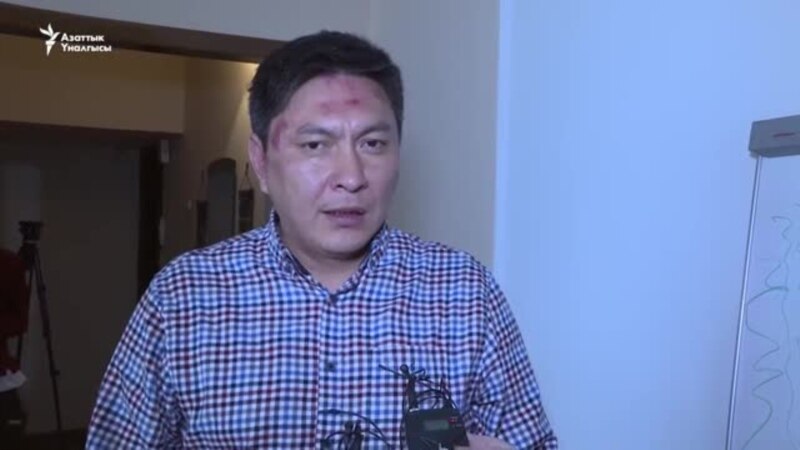 Иликтөөчү журналист чак түштө сабалды (видео)