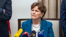 Senatoarea democrată din SUA, Jeanne Shaheen, șefa grupului democrat în Comitetul pentru relații Externe din Senatul SUA, vorbind în fața jurnaliștilor la Chișinău, pe 17 februarie 2026 