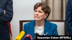 Senatoarea democrată din SUA, Jeanne Shaheen, șefa grupului democrat în Comitetul pentru relații Externe din Senatul SUA, vorbind în fața jurnaliștilor la Chișinău, pe 17 februarie 2026 