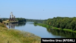 Молдова. Річка Дністер. Село Варниця, яке стало місцем смерті Івана Мазепи