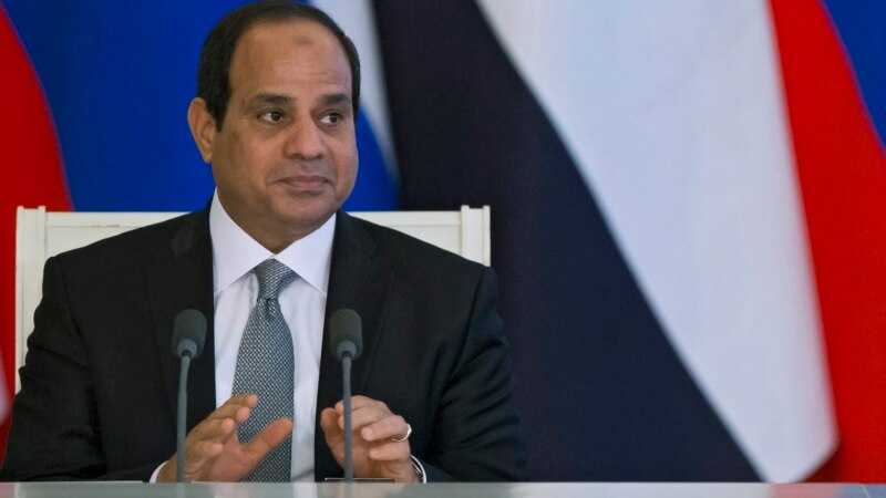 Египетскиот претседател на божиќна служба при засилени безбедносни мерки 
