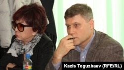 Гульжан Ергалиева, главный редактор журнала ADAM bol, и юрист Сергей Уткин. Алматы, 28 ноября 2014 года. 