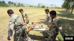 Афганские военнослужащие в одном из тренингов ОБСЕ в Таджикистане