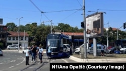 Tramvaj turske proizvodnje iskočio je iz šina kod Autokomande, jednog od najprometnijih delova Beograda, 8. avgust 2025.