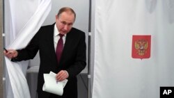Путин овоз бермоқда, Москва, 18-март, 2018 йил