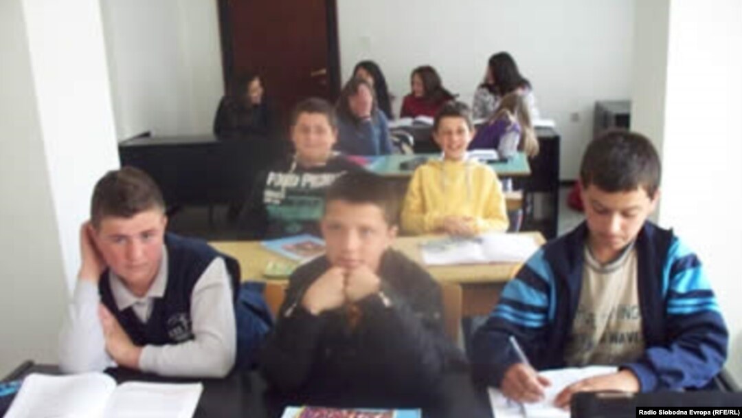 Илустрација - Ученици во Охрид.