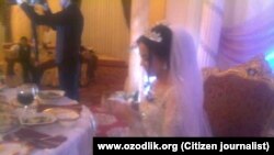 Власти призывают узбеков следовать своим традициям при проведении свадеб.