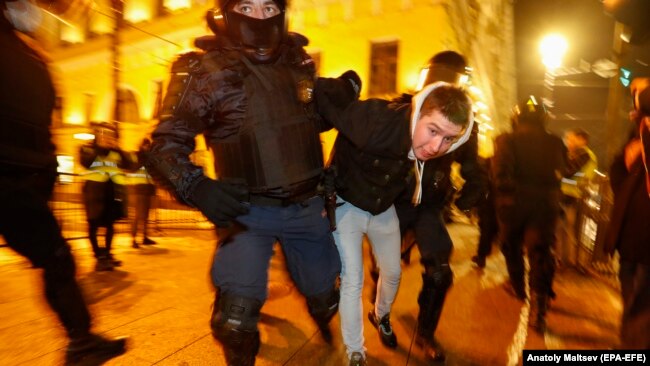 Shtypja e protestave në Rusi pas dënimit të Navalnyt