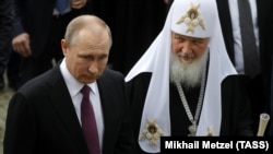 Președintele Rusiei Vladimir Putin și Patriarhul Kiril al Moscovei și al întregii Rusii.