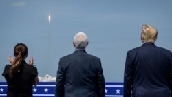 Карън Пенс, Майк Пенс и Доналд Тръмп наблюдават изстрелването на космическия кораб