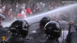 Світ у відео: Поліція у столиці Вірменії водометами розігнала демонстрантів