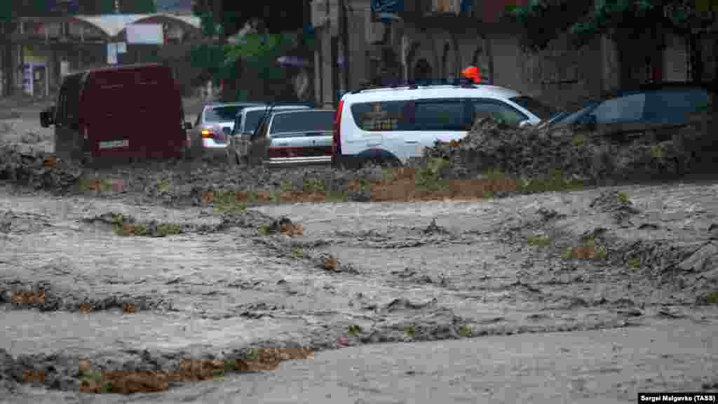 Yaltanıñ merkeziy soqaqlarından biri