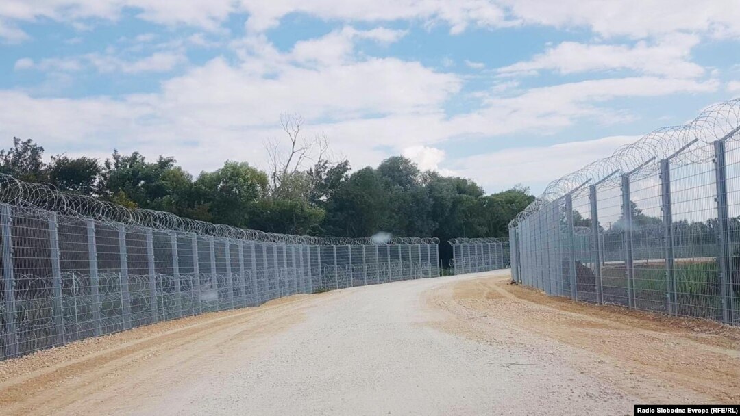 Жичана ограда на српската граница кон Македонија