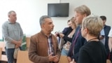 Лев Шлосберг на суде по избрании меры пресечения. 11 июня 2025 года, Псков.