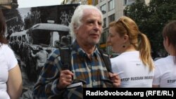 Виктор Файнберг на акции протеста против агрессии России в отношении Украины. Прага, 25 июня 2015 года