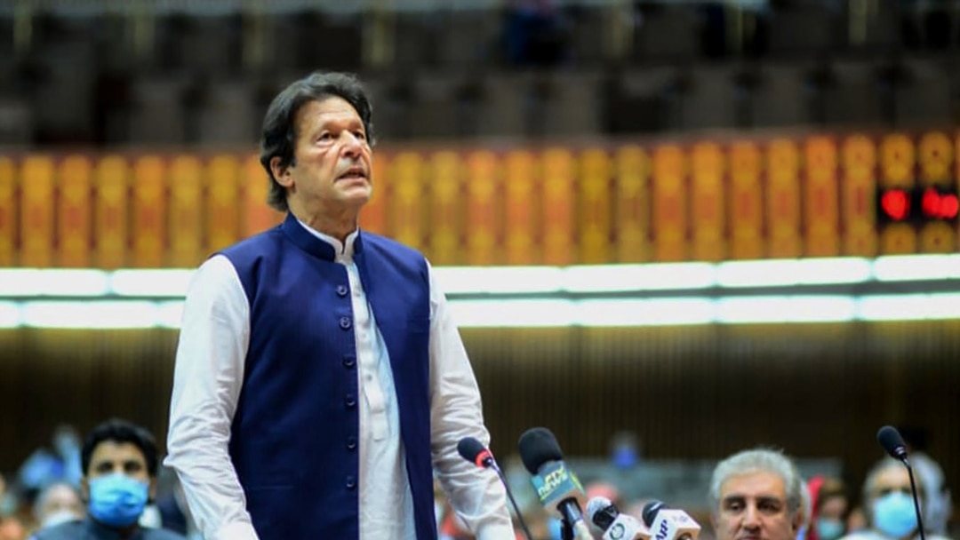 عمران خان د پاکستان پارلمان ته د وینا پر مهال.