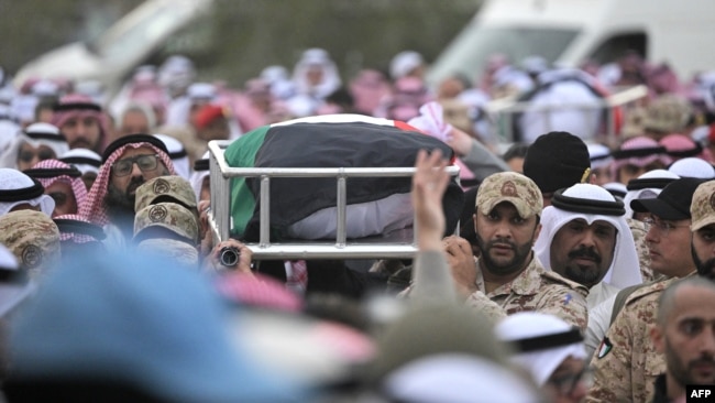 تشییع یک عضو ارتش کویت که در حمله ایران به این کشور کشته شد، ۱۲ اسفند
