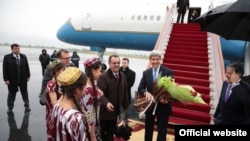 Джон Керри прибыл в Душанбе