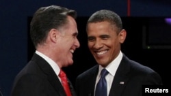 Президенттікке кандидат Митт Ромни мен Барак Обама пікірсайыс кезінде. 3 қазан 2012 жыл