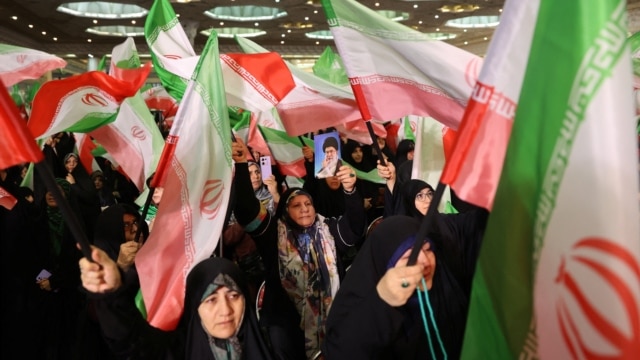 مهدیه گلرو: قاتلین برای کشته‌شدگان اعتراضات مراسم چهلم برگزار کردند