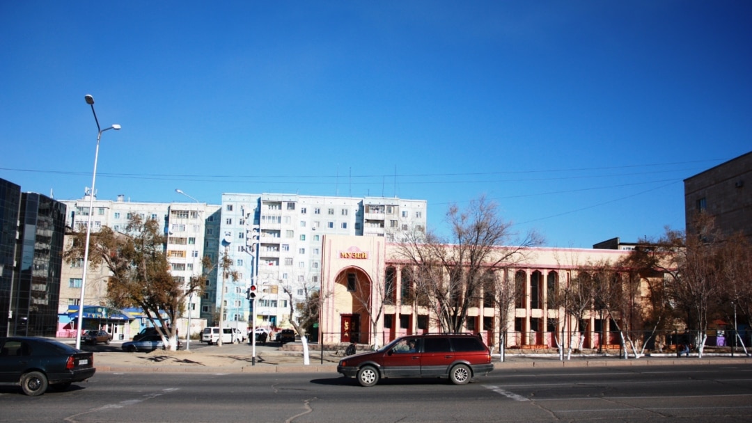 Клиторды сипап тұрған сурет