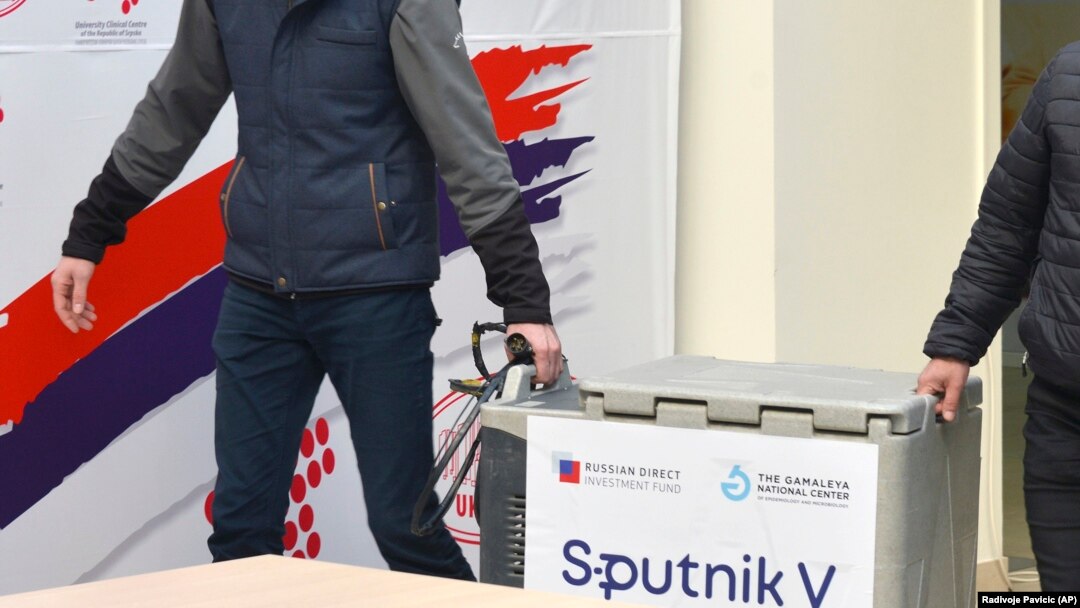 Republika Srpska je vakcinisala dio zdravstvenog osoblja ruskom vakcinom Sputnjik V, sa prvih 2.000 doza koje su nabavili putem interventnog uvoza (fotografija iz Banjaluke)