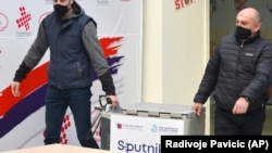 Republika Srpska je vakcinisala dio zdravstvenog osoblja ruskom vakcinom Sputnik V, sa prvih 2.000 doza koje su nabavili putem interventnog uvoza (fotografija iz Banjaluke 12 februar 2021.)