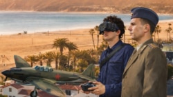 Реклама "Сталинских соколов" и пляж в Санта-Монике, Калифорния, США, коллаж