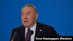 Fostul președinte Nazarbayev a fost acuzat de multe ori de clientelism politic.