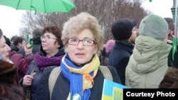 Елена Виленская на акции против войны в Донбассе