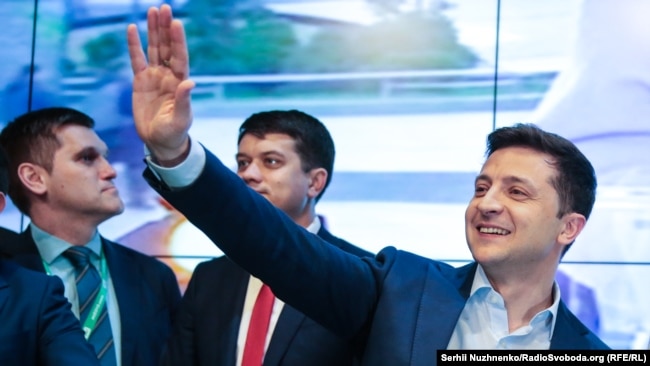 Восени 2019-го Володимир Зеленський підписав закон, який зобов'язав керівництво СБУ подавати декларації на загальних засадах