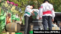 October 5: The Moldovan Wine Festival, officially called National Wine Day, opens in Chisinau.