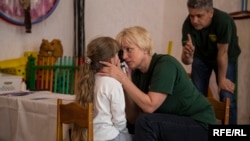 Головний лікар-офтальмолог України оглядає дітей в Рубіжному. 16 травня 2017 року