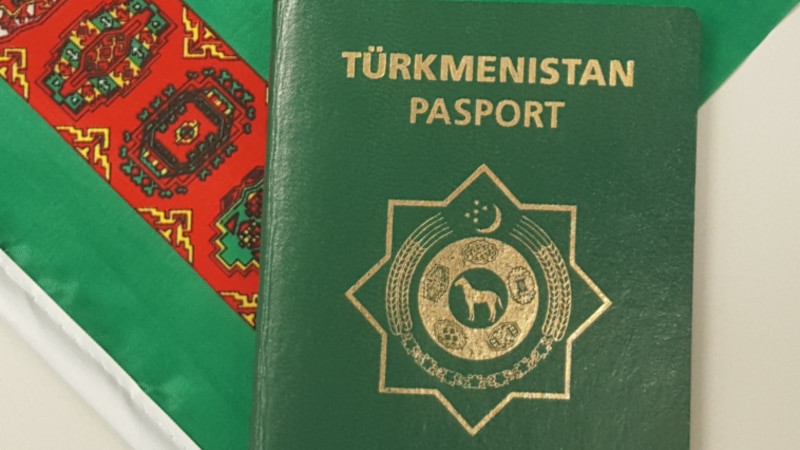 Türkmenistanda birnäçe aý bäri ýetginjeklere içerki pasport berilmeýär