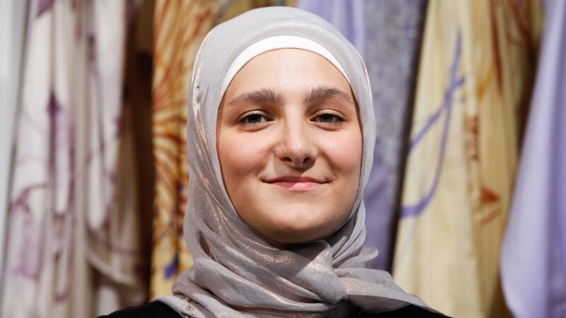 Дочь Кадырова наградили медалью «За защиту прав человека»