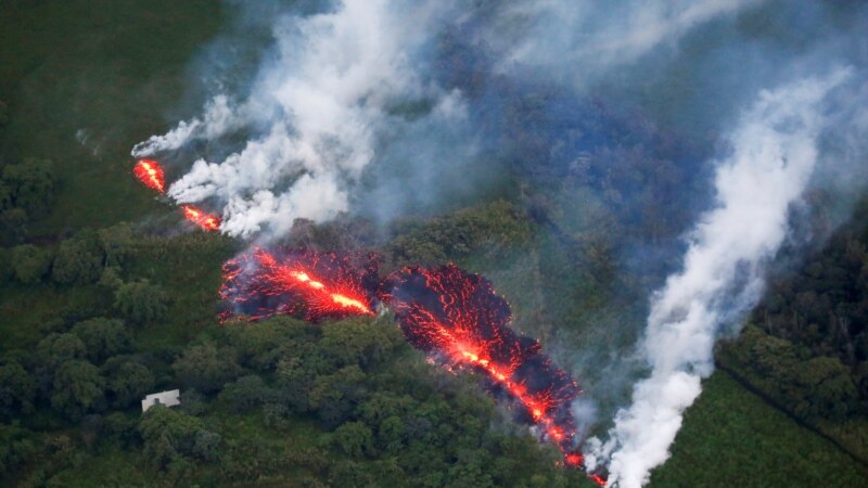 Erupcija vulkana u Indoneziji, zatvorena dva aerodroma 