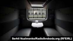 «Укрзалізниця»: у разі здійснення перевезення до регіону, в якому не застосовується послаблення протиепідемічних заходів, дозволяється перевезення в межах 50% кількості місць