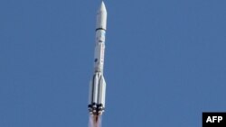 "KazSat-3" спутнигін тіркеген зымыранның ғарышқа ұшырылу сәті. Байқоңыр, 28 сәуір 2004 жыл.