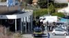 Франція: поліцейський, який обміняв себе на заручника, помер від поранень