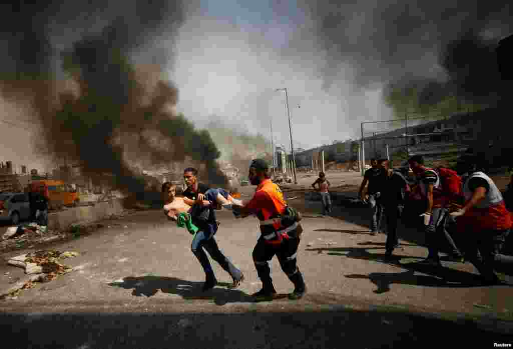 A wounded Palestinian protester is evacuated during clashes at a demonstration in support of Palestinian prisoners on hunger strike in Israeli jails, near the West Bank city of Ramallah on May 22. (Reuters/Mohamad Torokman)