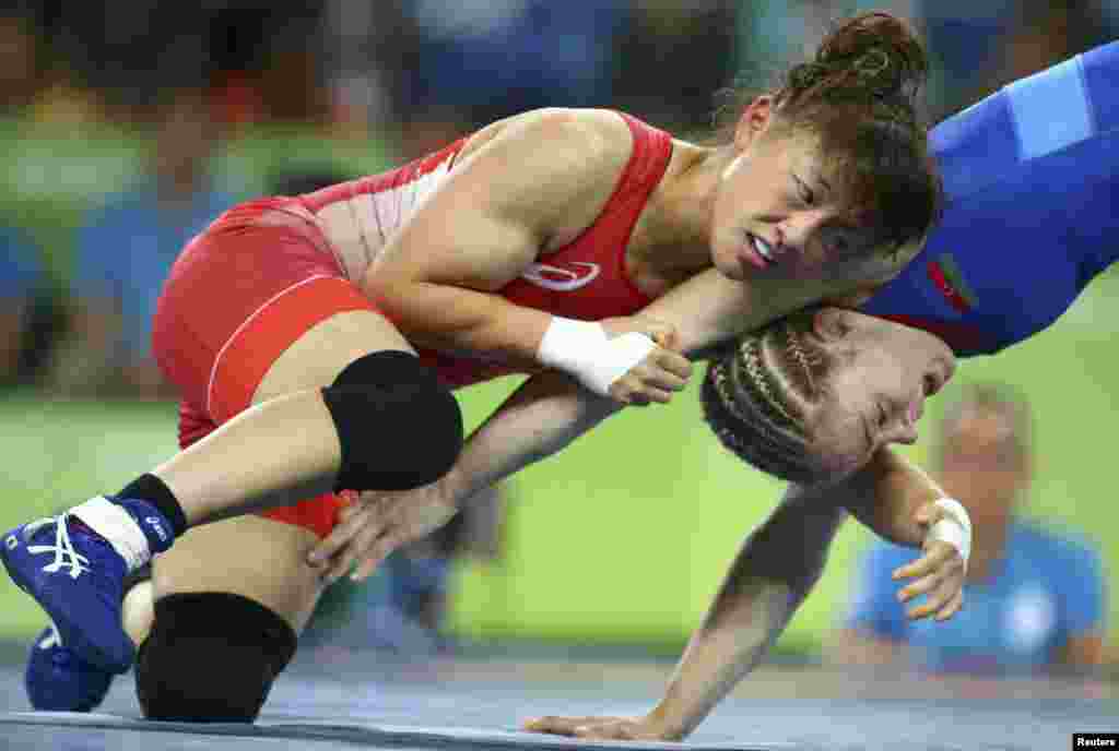 Eri Tosaka of Japan (left) and Maria Stadnik of Azerbaijan compete in the women's wrestling freestyle 48-kilogram final.