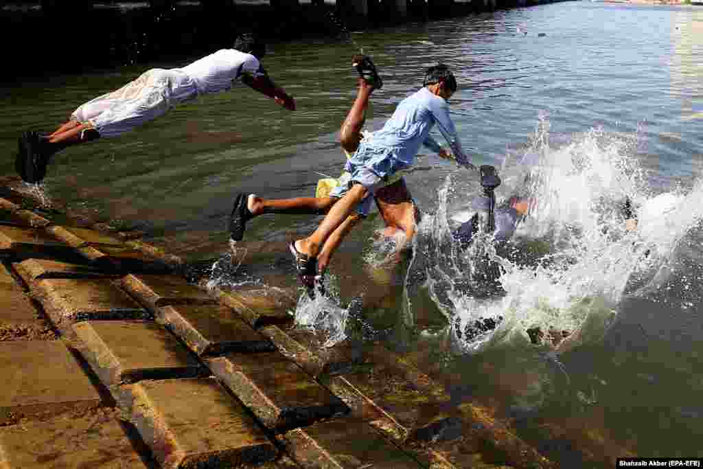 Children in Pakistan play in water to beat the heat during the Muslim holy month of Ramadan amid a lockdown in Sindh Province due to the ongoing coronavirus pandemic. (epa-EFE/Shahzaib Akber)