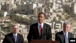 Keçmiş prezident Barack Obama (ortada), senatorlar Jack Reed (solda) və Chuck Hagel, arxiv fotosu