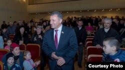 Нынешний президент Анатолий Бибилов еще будучи спикером парламента выступил за переход законодательного органа на профессиональную основу работы