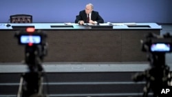 ولادیمیر پوتین در یک نشست رسمی در مسکو، دوم آوریل ۲۰۲۴