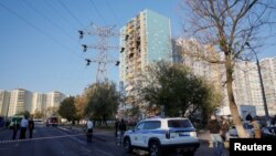 დრონით შეტევის შედეგად დაზიანებული სახლი მოსკოვის ოლქის ქალაქ რამენსკოეში. 2024 წლის 10 სექტემბერი