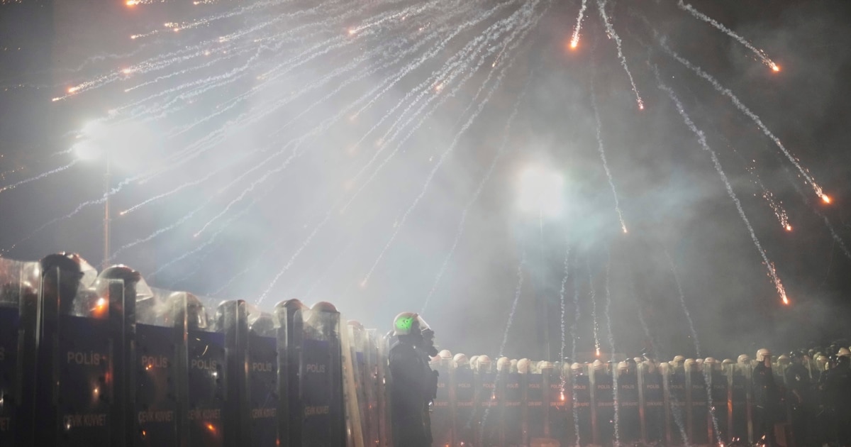 Turqia burgos disa zyrtarë të Stambollit
