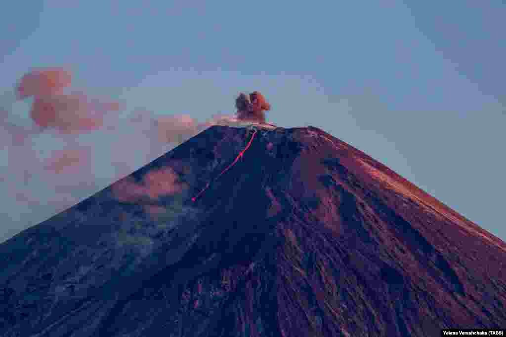 A view of the Klyuchevskaya Volcano on the Kamchatka Peninsula in Russia&#39;s Far East. (TASS/Yelena Vereshchaka)