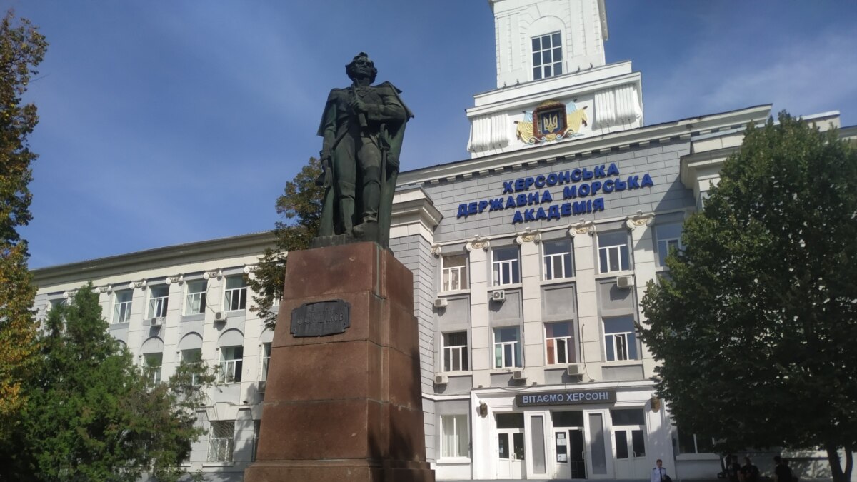 З окупованого Херсона зникли памʼятники російським воєначальникам